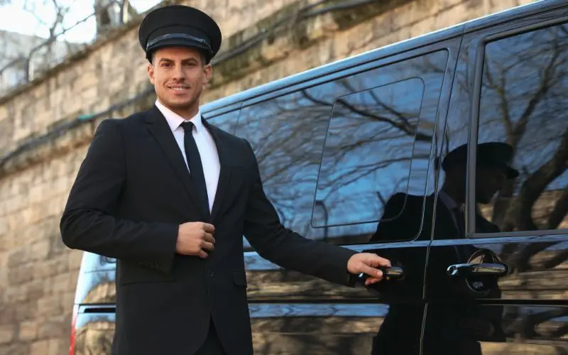 Luxury Chauffeur vs Taxi for Modern Travellers